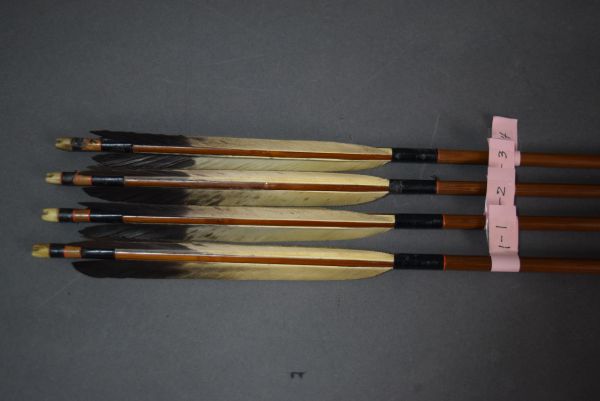 ◎弓道用 ◎高級竹矢 ◎在銘 ◎三郎 ◎犬鷲 ◎尾羽根 ◎4本 ◎二手  