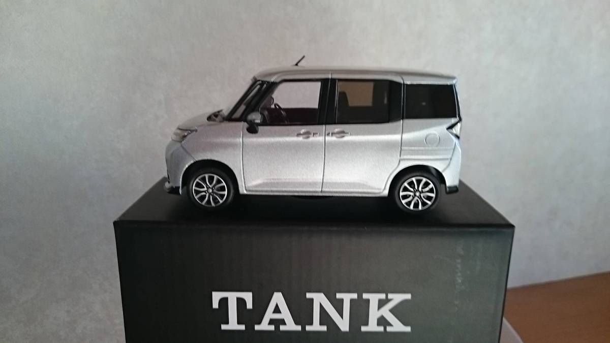 1⁄30 トヨタ TANK カラーサンプルミニカー ブライトシルバーメタリック