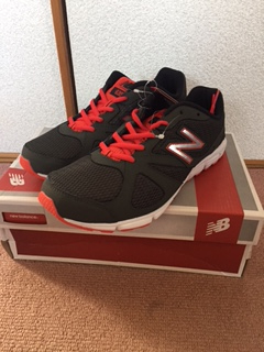 大人気，本物保証 ニューバランス M635 ダークグレー/レッド 26cm 2E(26.0cm)｜売買されたオークション情報、yahooの商品情報をアーカイブ公開 - オークファン 26.0cm