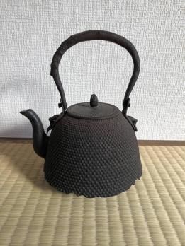 鉄瓶 茶道具 照光堂 重さ約1556.8g 霰文 - メルカリ 古美術 金属工芸 銘