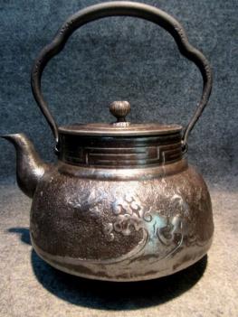 南部松風堂/千鳥に波図鉄瓶/煎茶/銀瓶/琥珀/茶道具/象嵌/