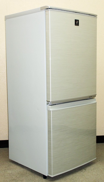 SHARP★除菌プラズマクラスター搭載★つけかえどっちもドア採用★耐熱トップテーブル★2ドア137L冷蔵庫★SJ-PD14T-N★ゴールド系(8R90086)