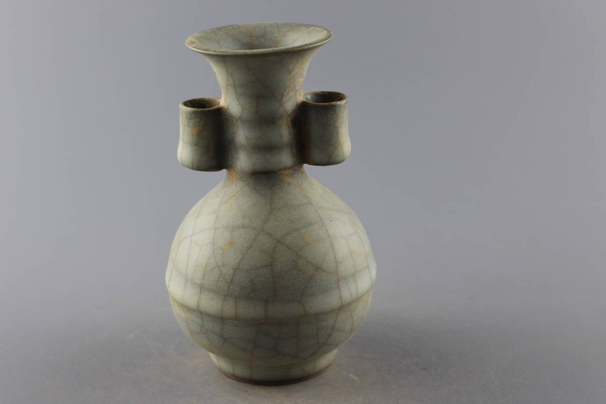 南宋官窯 with 青磁弦紋瓶 Bottle Bamboo shoot 陶磁 | 中国古美術