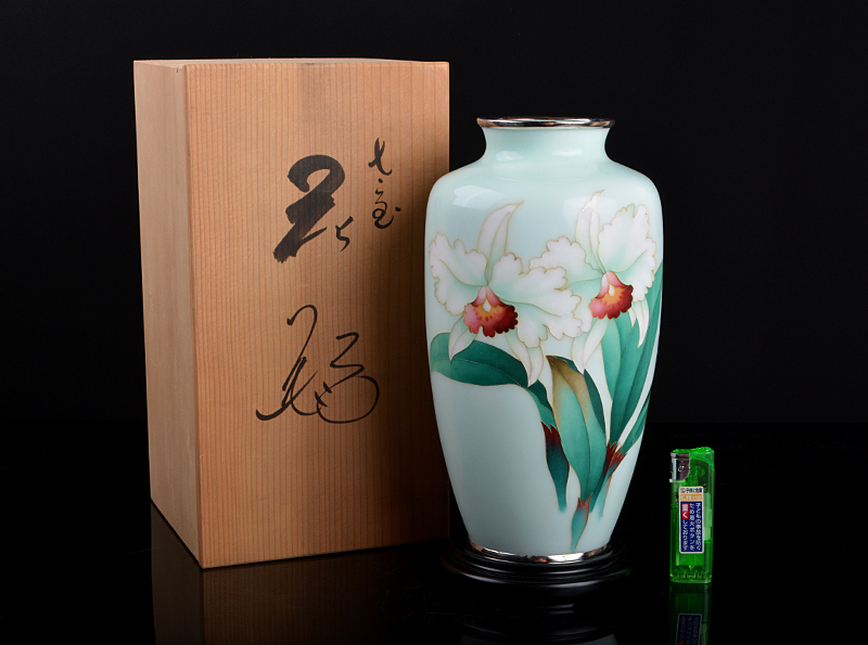 七宝焼　服部喜久作　花文　花瓶　唐木台付　共箱　V　R9527 七宝焼 服部喜久作 花文 花瓶 唐木台付 共箱 V R9527 【公式通販】