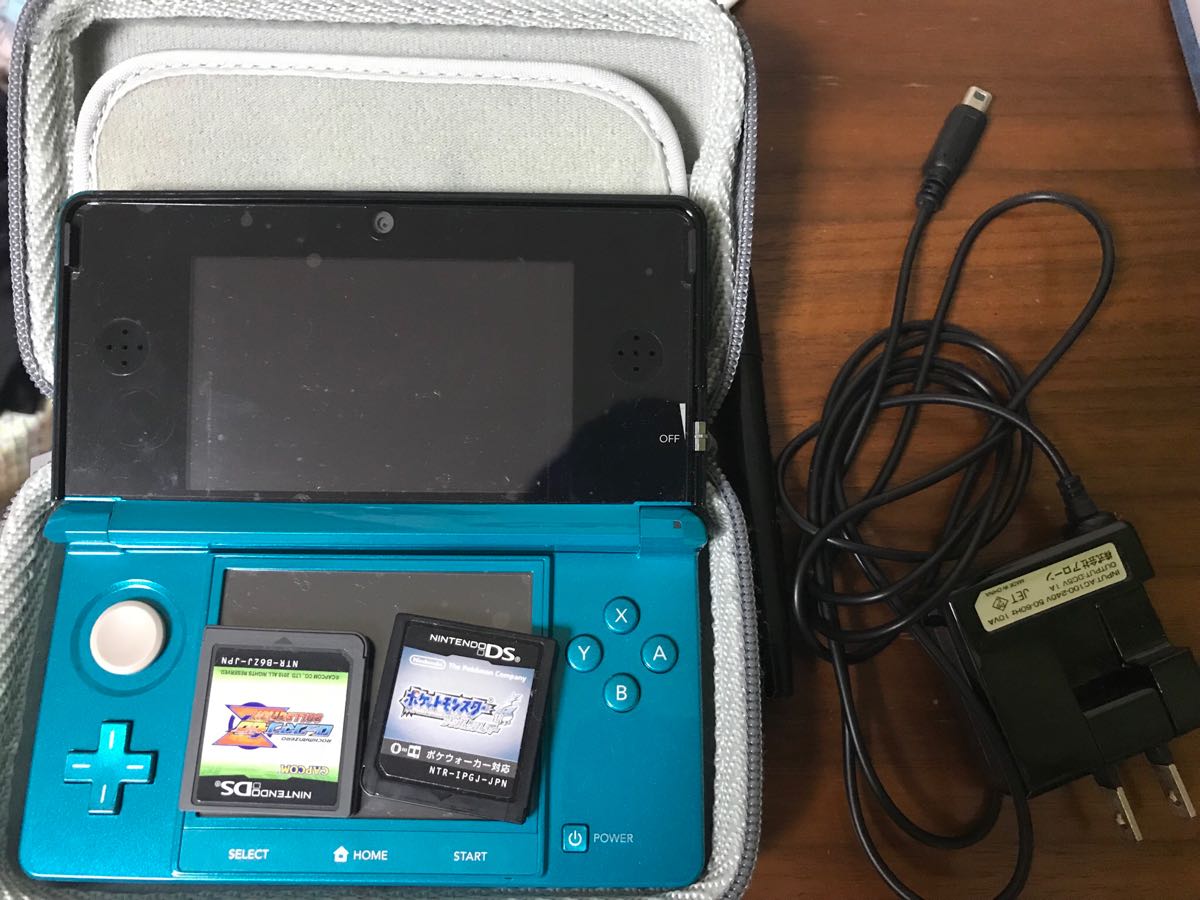 3DS 箱、充電器あり ニンテンドー3DS本体 充電器、ケース付き 箱説明書無し ソフト2本あり