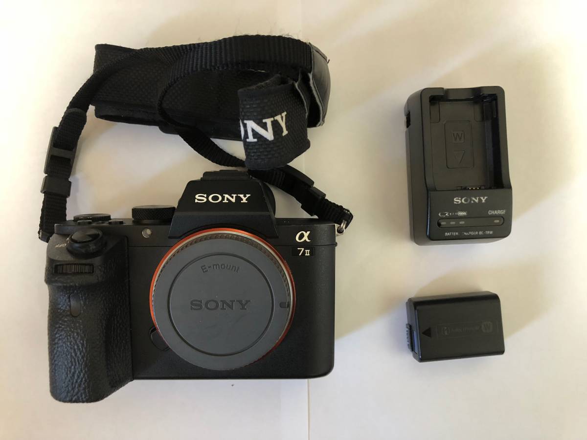 SONY α7II ILCE-7M2 ボディ、付属品元箱、アイピースカップ、バッテリーチャージャー、本