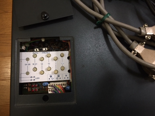 ICOM ICOM AT-100 HF FULL AUTOMATIC ANTENNA TUNER IC-AT100 フル