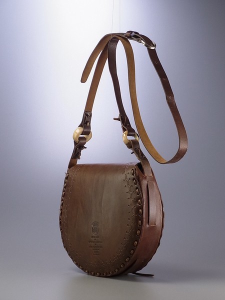 A6223 ハンドメイド Chui Tanzania 本革 レザークラフト カービングレザー ショルダーバッグ ポシェット ブラウン 茶 牛革 売買されたオークション情報 Yahooの商品情報をアーカイブ公開 オークファン Aucfan Com