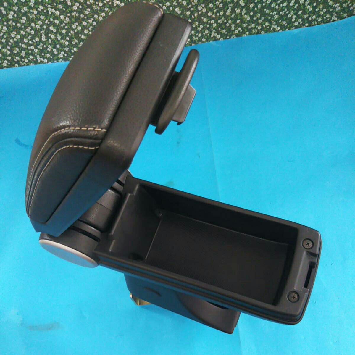 ホンダ フィット Ge6 9 純正オプション品 アームレスト コンソールbox 取付金具付 ホンダ用 売買されたオークション情報 Yahooの商品情報をアーカイブ公開 オークファン Aucfan Com