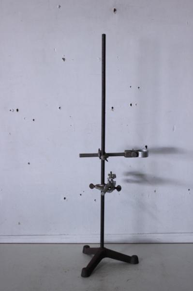 Tb526古い鉄の実験スタンド フラスコスタンド インダストリアル 工業系 鉄脚 シャビー 理科 実験器具 店舗什器 古道具タグボート 缶 売買されたオークション情報 Yahooの商品情報をアーカイブ公開 オークファン Aucfan Com