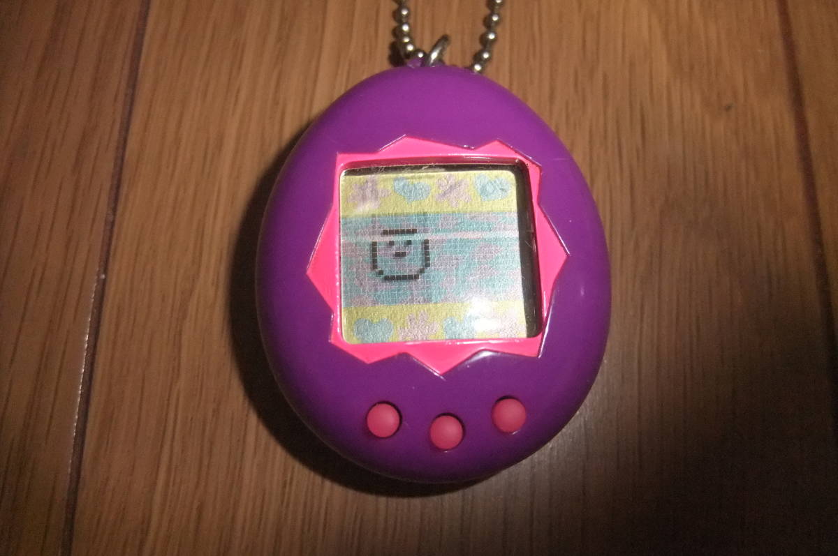 Tamagotchi たまごっち 英語版 本体のみ 紫 電池１か月前交換 動作確認 初代たまごっち 初代 Bandai バンダイ たまごっち 売買されたオークション情報 Yahooの商品情報をアーカイブ公開 オークファン Aucfan Com