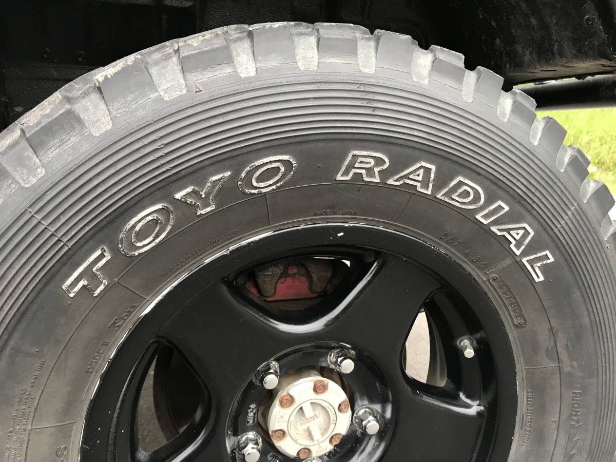 人気のジムニー！JA11！パワステ！エアコン！緩衝装置変更済み！リーフ