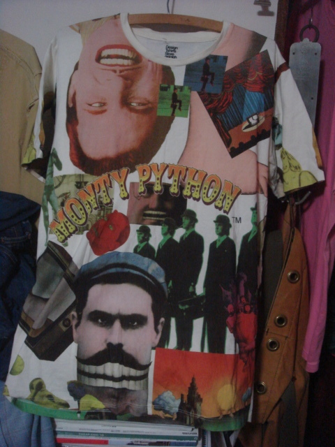  1807グラニフgraniphモンティパイソンMonty Pythonサイケデリック フォト総柄Tシャツ ピクチャー(柄もの)｜売買されたオークション情報、yahooの商品情報をアーカイブ公開 - オークファン Lサイズ