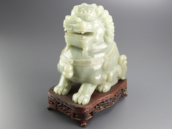 中国 玉石翡翠玉彫刻 獅子 根付 置物 F 【流】中国美術 翡翠彫刻獅子置物