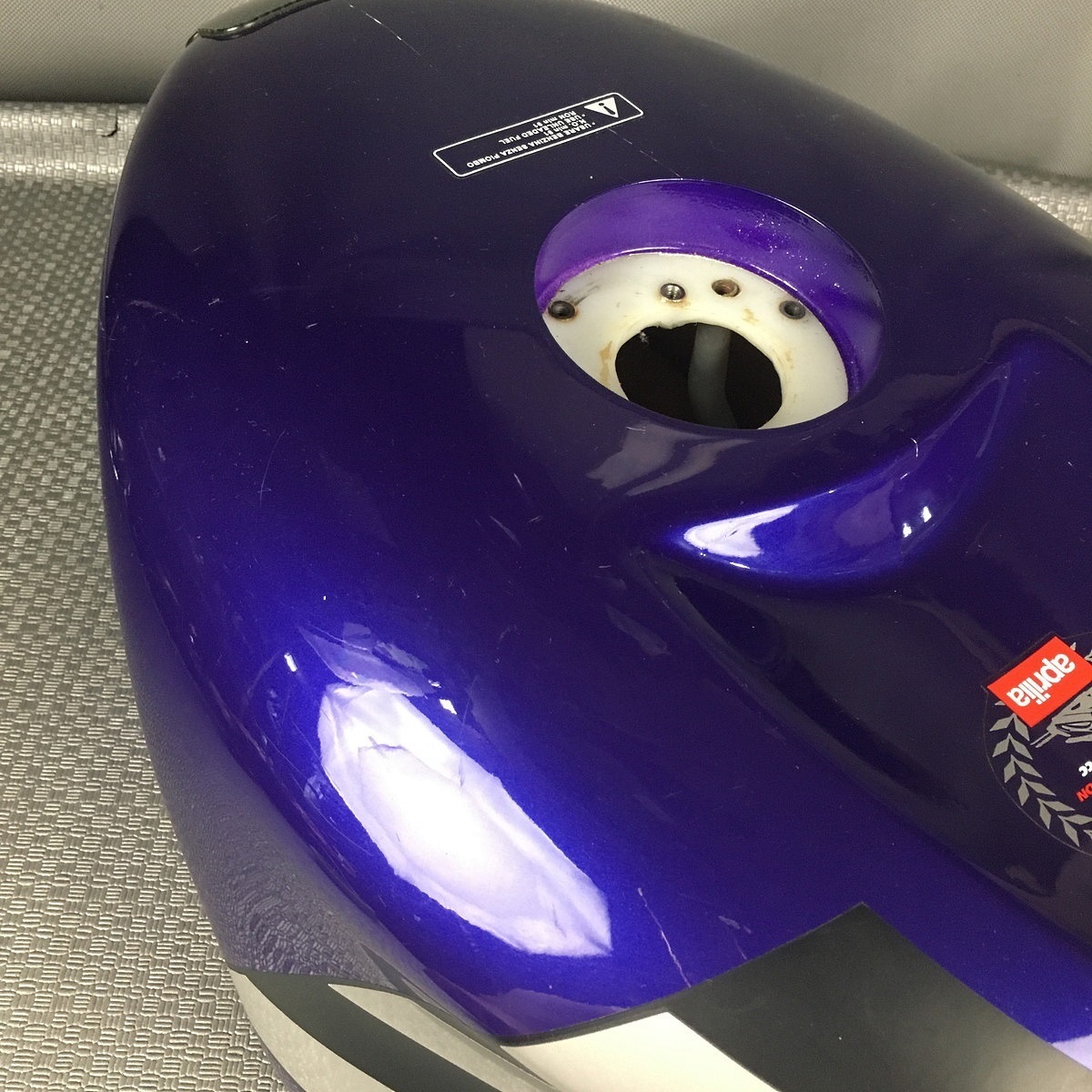 アプリリア RS250 純正 ガソリンタンク aprilia KNGO2301