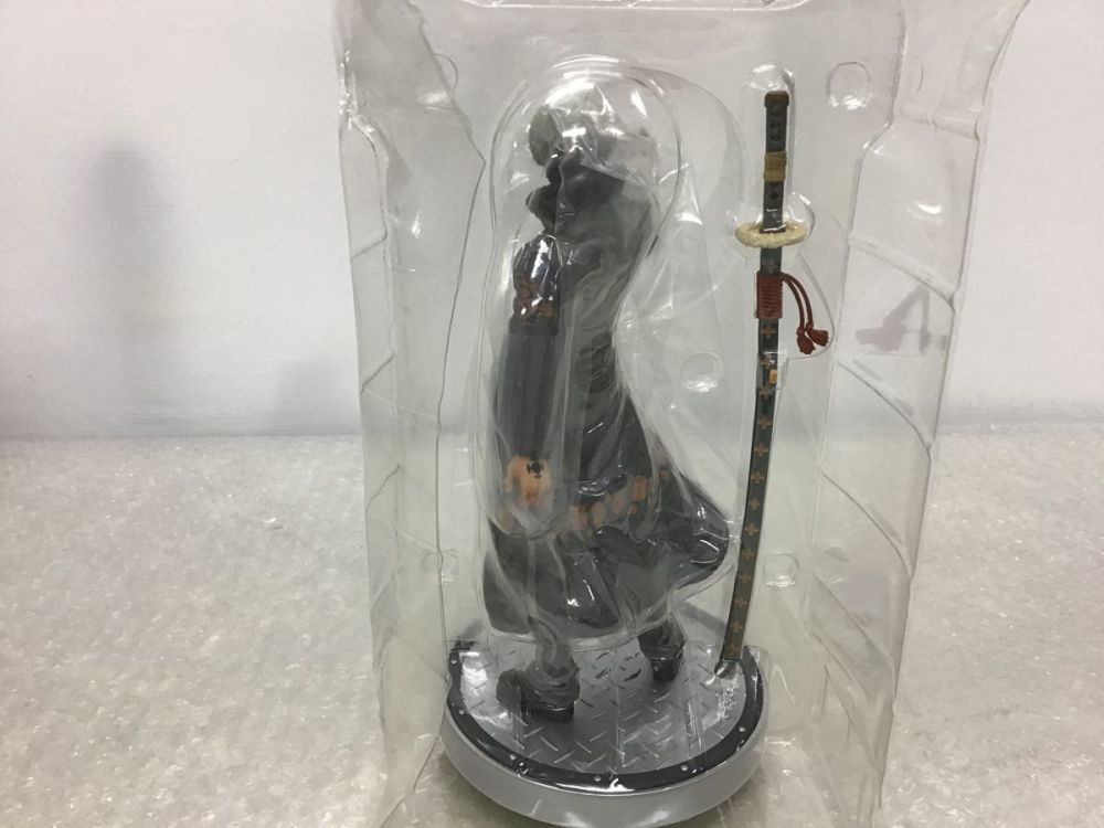セブイレブン限定 トラファルガーロー フィギュア セピアカラー セブンイレブン ONE PIECE セブンイレブン限定 トラファルガー・ロー