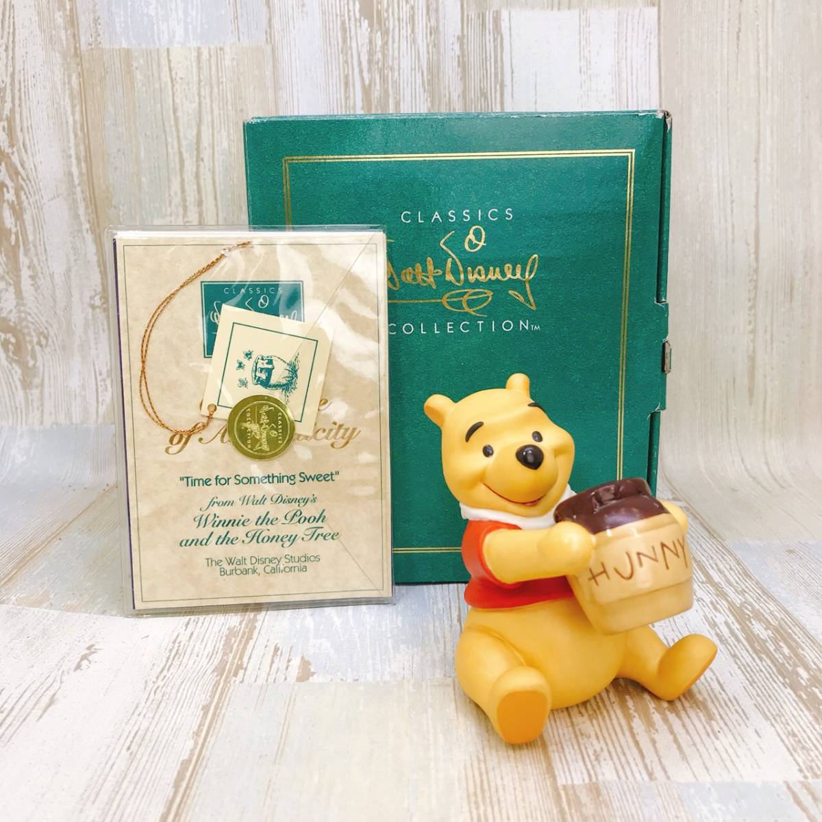 レア★WDCC くまのプーさん はちみつ Winnie the Pooh ハニーハント フィギュア★置物 陶器製★ディズニー TDL☆