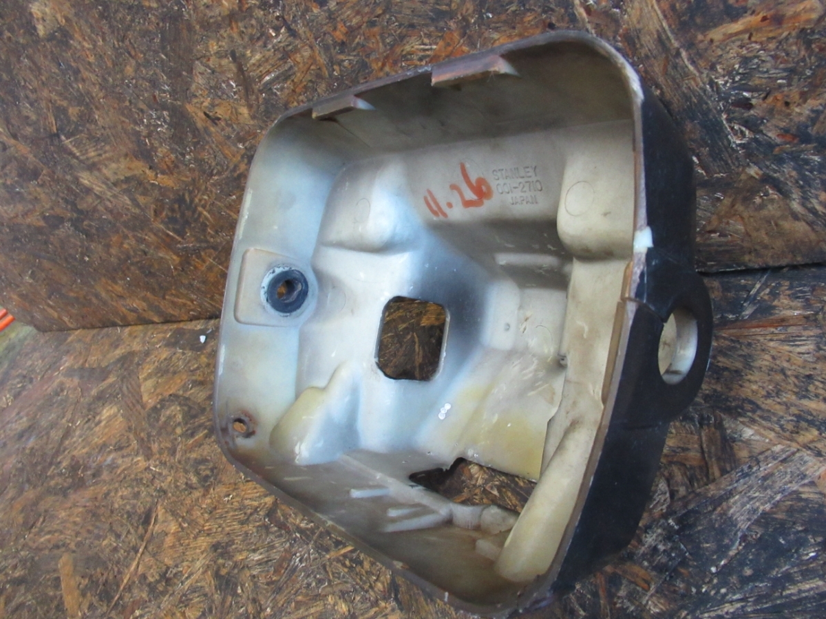 即配可 KAWASAKI Z400GP 純正ヘッドライトケース KZ400M-005 検索#Z400FX#GPZ400F#ゼファー400# E-95