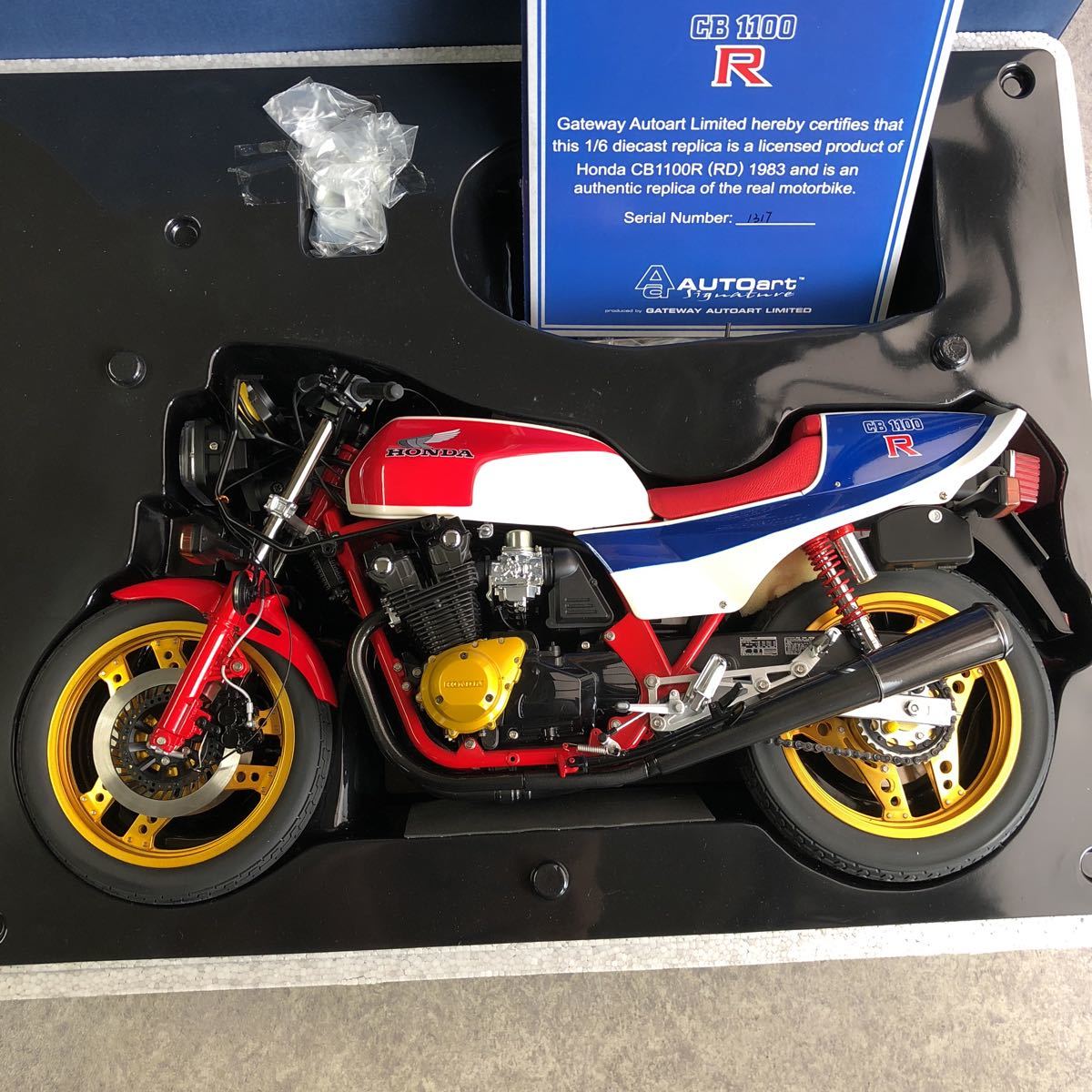 オートアート AUTOart 1/6 ホンダ Honda CB1100R (RD) 1983 (WHITE W