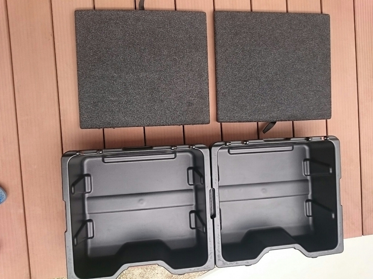 トヨタアイシス　純正ラゲージボックス　ANM１０用