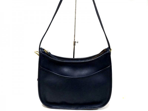 定番人気，低価 コーチ ワンショルダーバッグ 肩掛け オールレザー ネイビー ヴィンテージ アンティーク ゴールド金具 オールド ロゴタグチャーム(その他)｜売買されたオークション情報、yahooの商品情報を かばん、バッグ