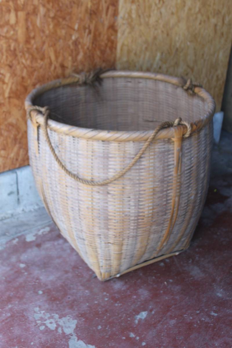 【人気セール，HOT】 大型 竹籠 H:60ｃｍ 径：66ｃｍ 竹工芸 竹細工 伝統工芸 竹かご(木工、竹工芸)｜売買されたオークション情報、yahooの商品情報をアーカイブ公開 - オークファン 木工、竹工芸