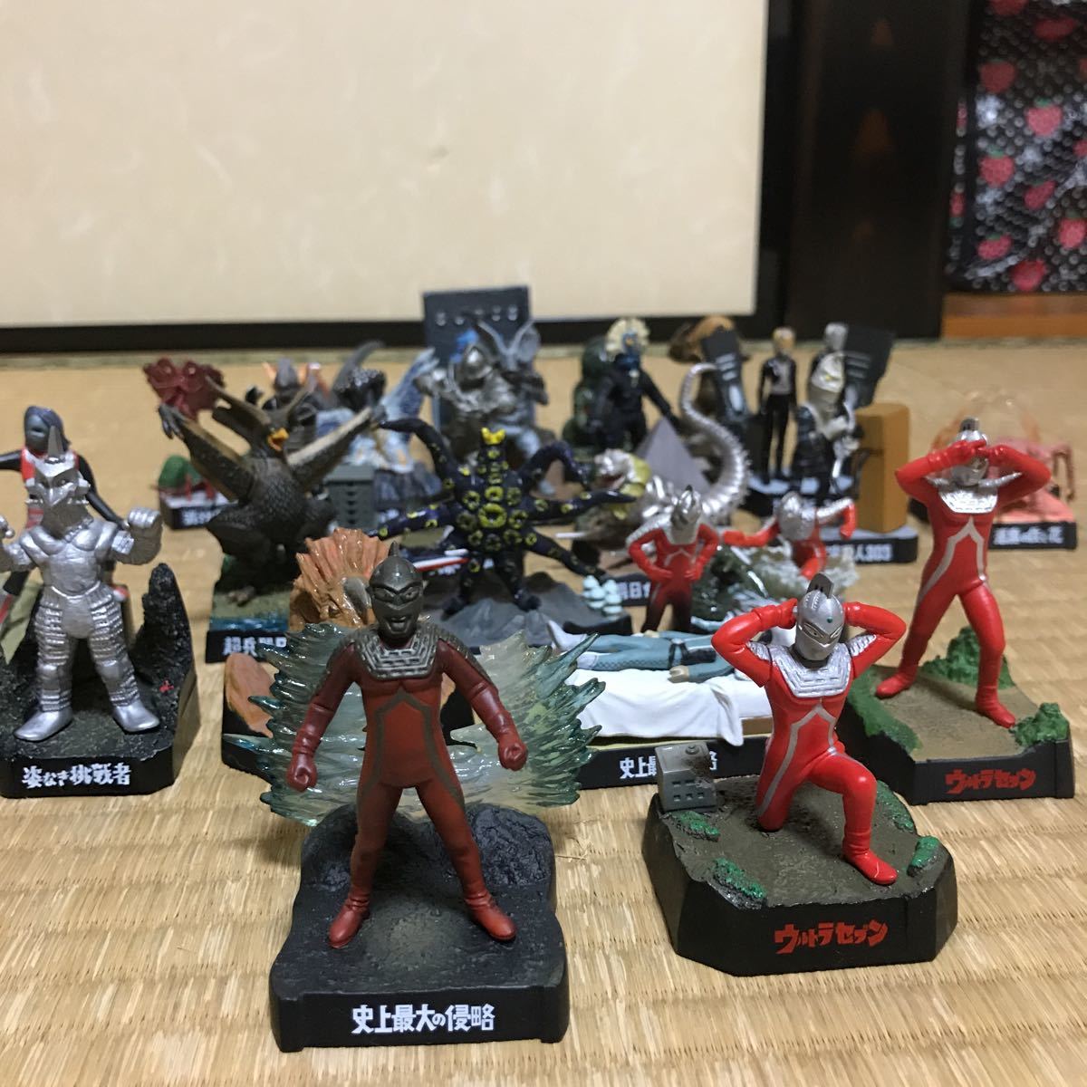 ウルトラ怪獣名鑑 | 高額クーポン配布中。 セットの ウルトラセブン 