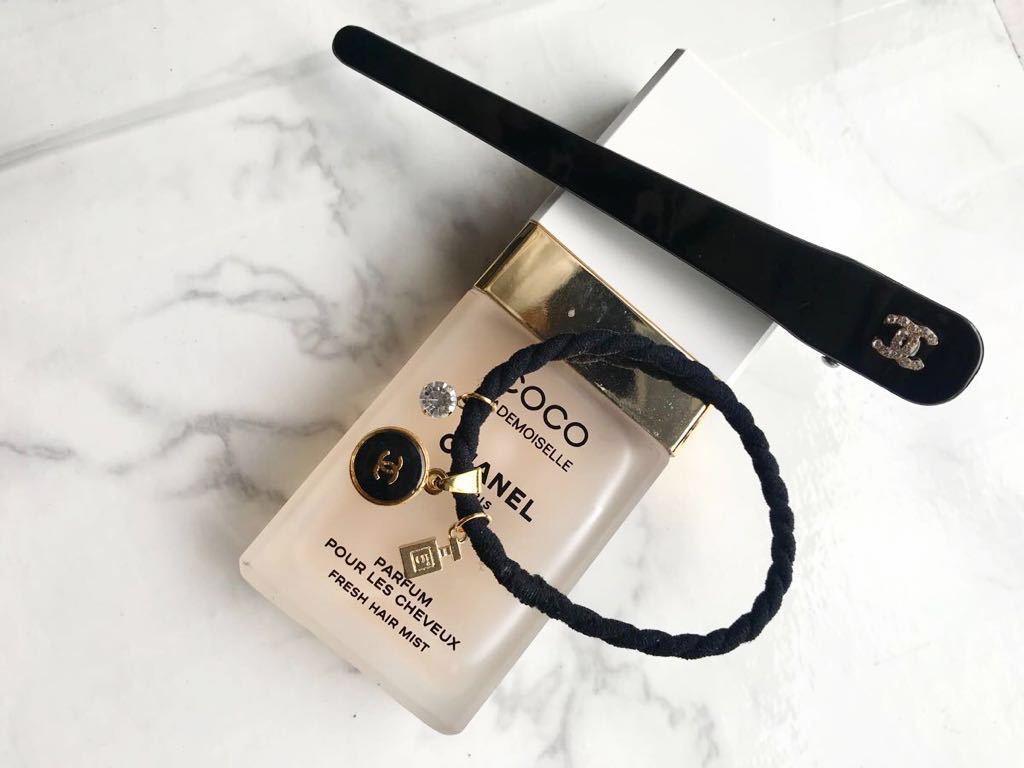 Chanel シャネル ヘアゴム ヘアクリップセット ノベルティ ヘアアクセサリー 売買されたオークション情報 Yahooの商品情報をアーカイブ公開 オークファン Aucfan Com