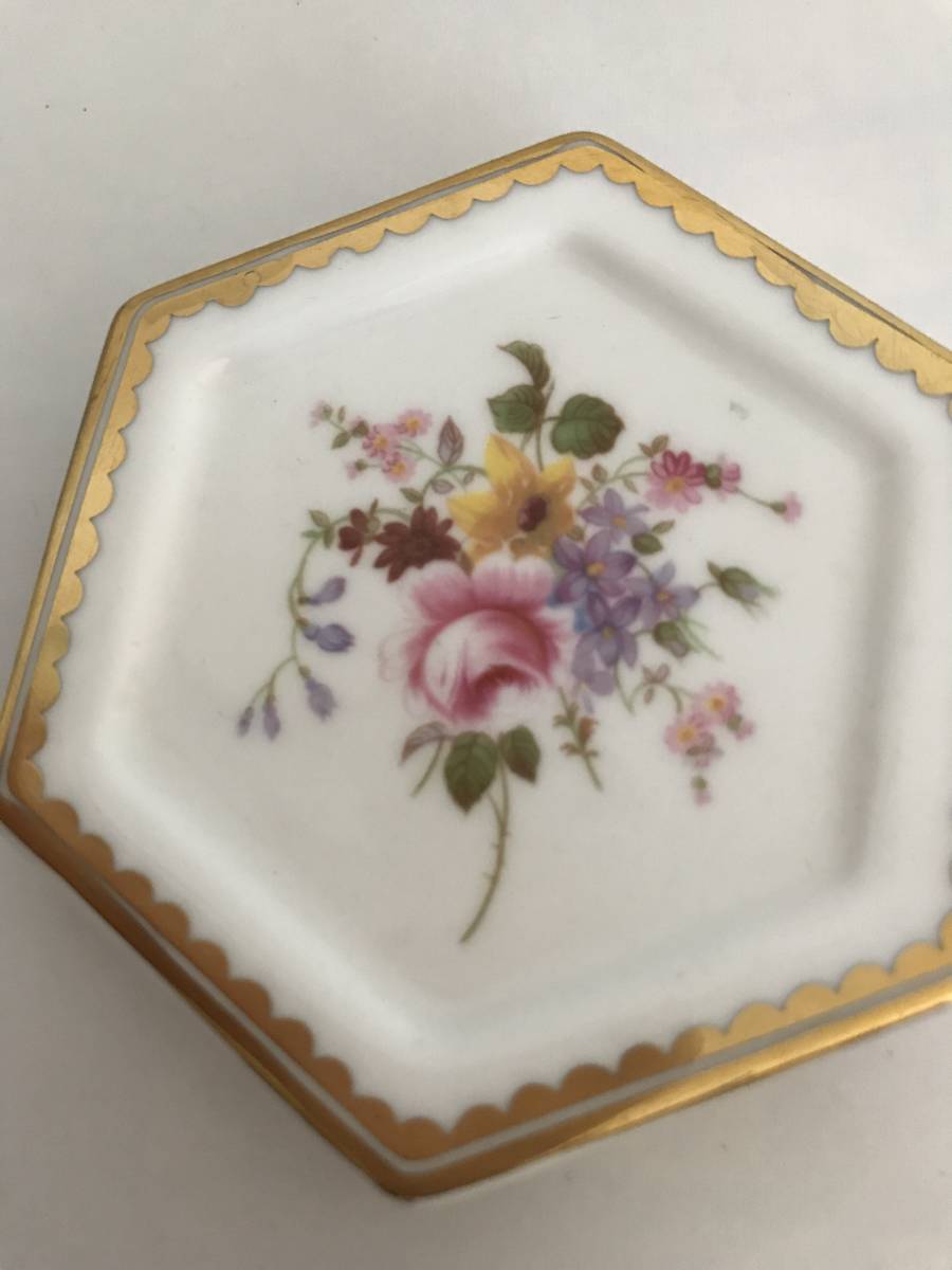 Royal ロイヤルクラウンダービー Crown ポジー デュオ カップ POSIES 英国アンティークのロイヤルクラウンダービー、DERBY ロイヤルクラウンダービーのポジー、イギリスから届いた ティーポット 英国のアンティーク陶磁器、ロイヤルクラウンダービー（DERBY | POSIES）、英国 ロイヤルクラウンダービーのポージーシリーズ、アンティークの イギリスから届いたアンティークの小さなお皿、ロイヤルクラウン epoca
