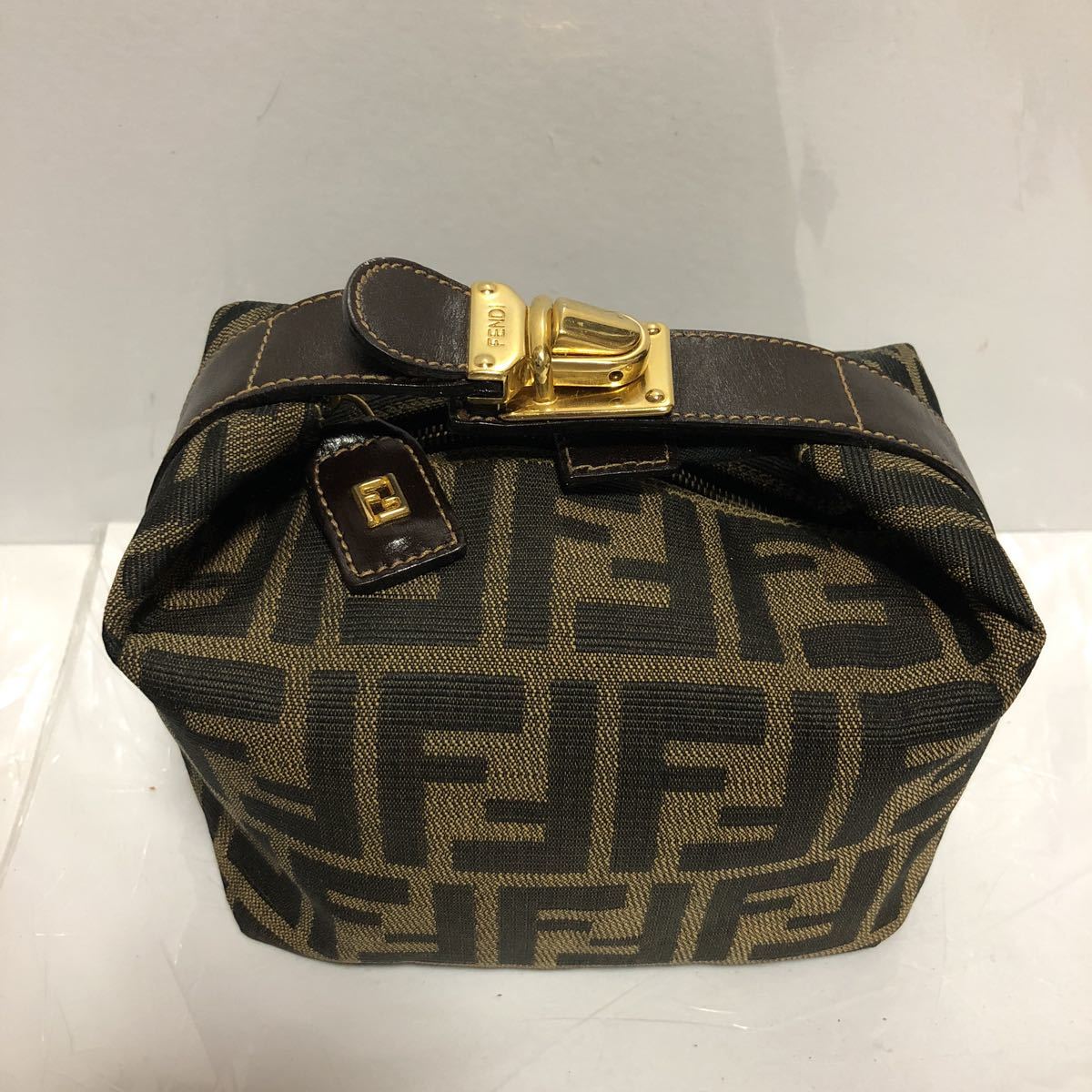 美品 フェンディ FENDI FF ズッカ ロゴ ポーチ ハンドバッグ バッグ 