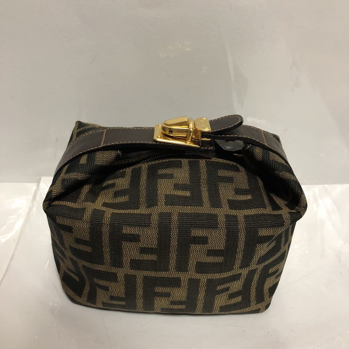 美品 フェンディ FENDI FF ズッカ ロゴ ポーチ ハンドバッグ バッグ 