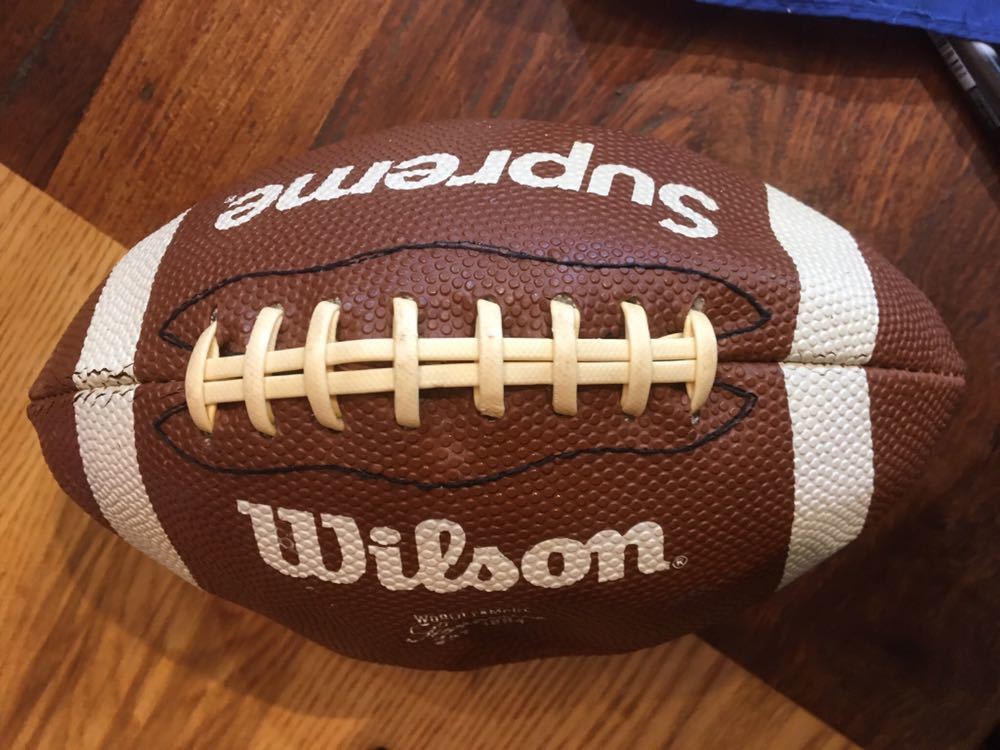 シュプリーム コラボ ラクビーボール