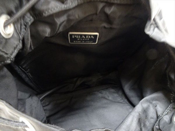 PRADA リュックサック三角ロゴプレートレザー黒ナイロンバック PRADA リュックサック三角ロゴプレートレザー黒ナイロンバック