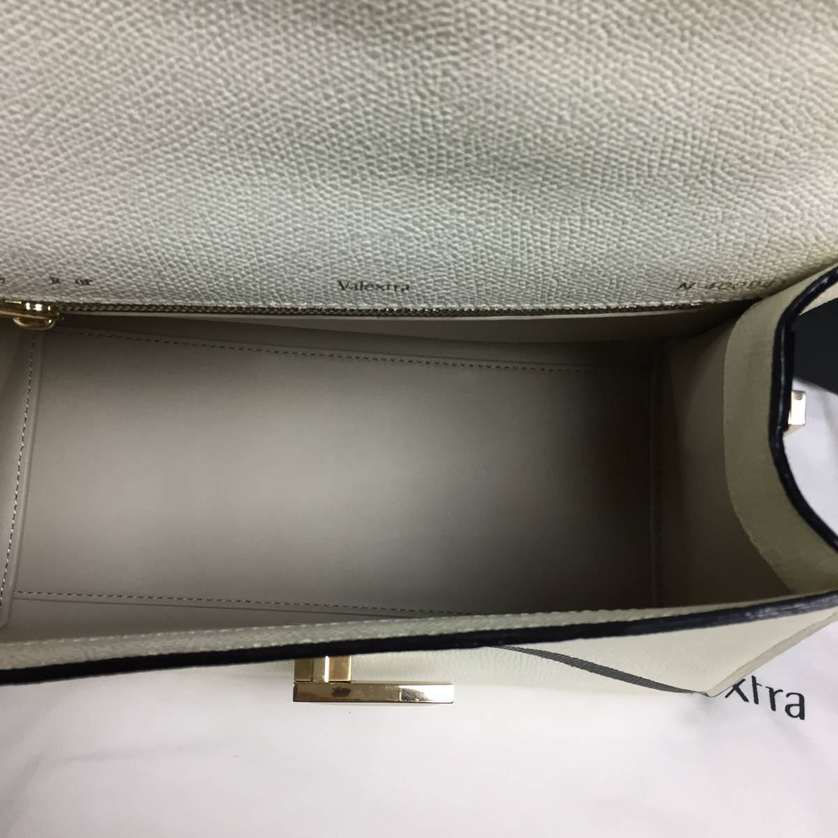 定価38万 正規品 ★未使用 入手困難 Valextra/ヴァレクストラ X-LINE 2WAY ショルダーハンドバッグ ホワイト レザー Valextra ヴァレクストラ – V5E23 気品あふれる♪Valextra Valextraの通販