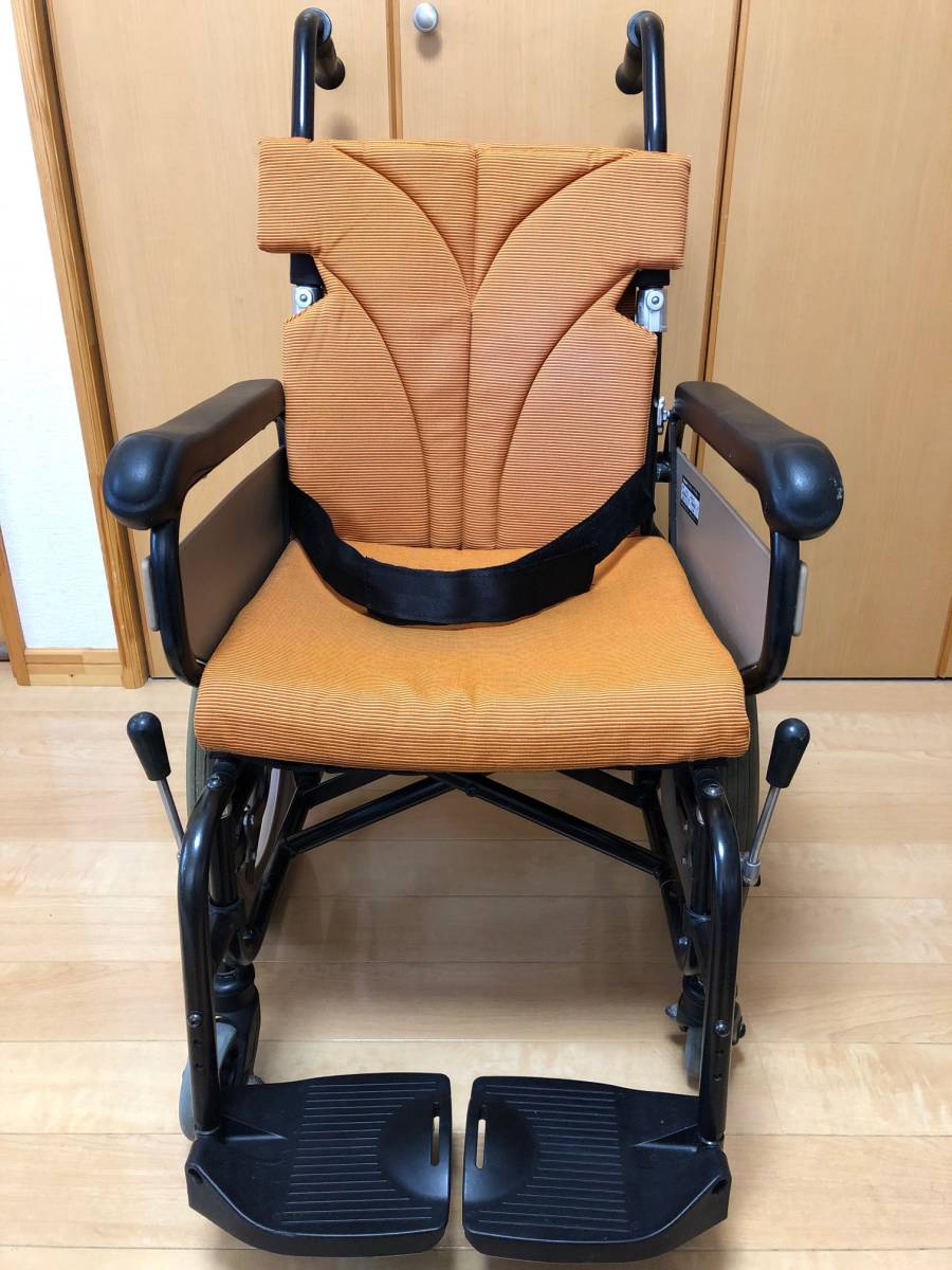 中古車椅子　ナショナル　ノーパンクタイヤ　介助用　座幅40ｃｍ　4500円売切り。