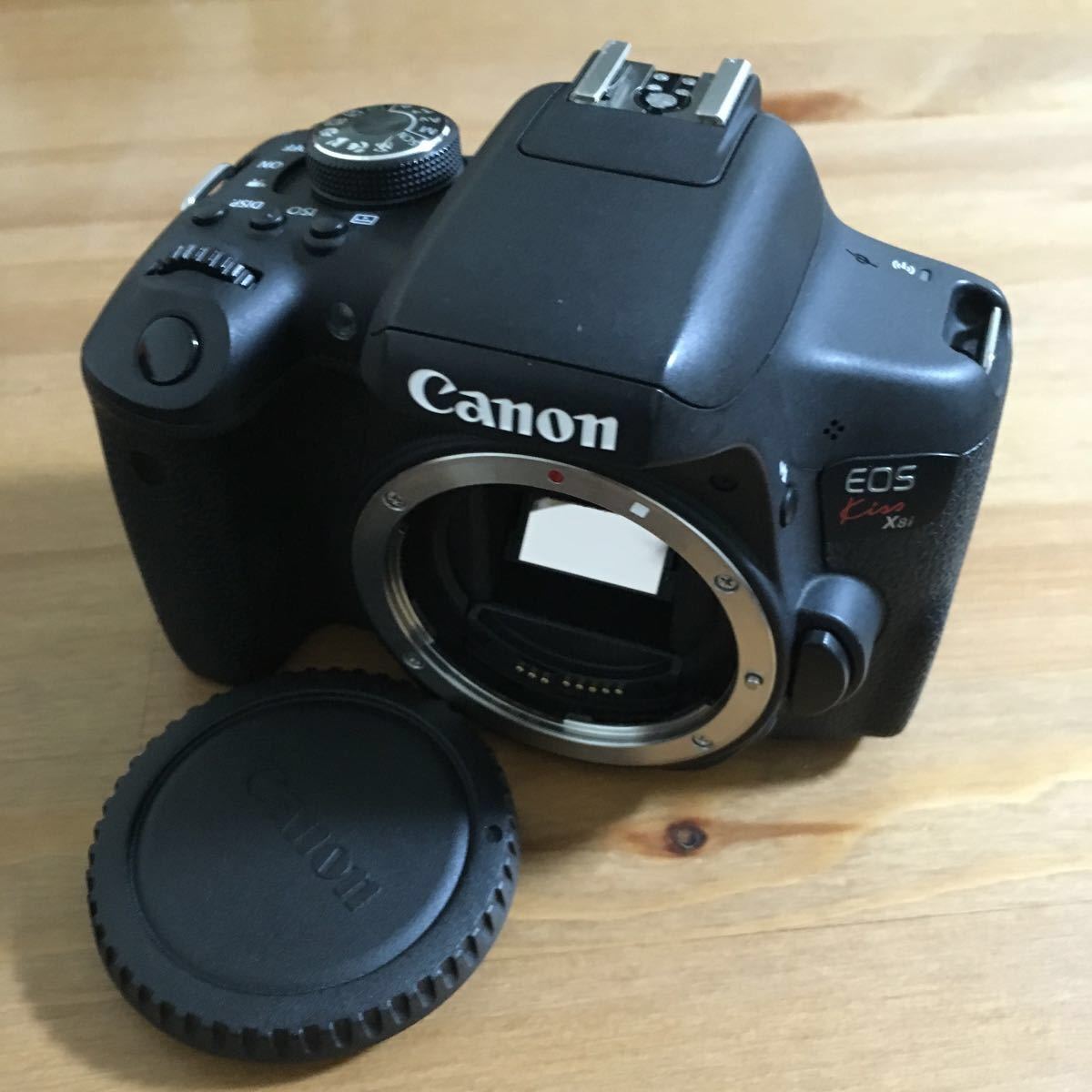 Canon EOS Kiss X8i ボディ ノーチェックで動作不明のジャンク扱いです。