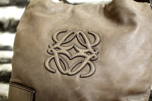 □未使用□LOEWE ロエベ□アナグラム□カーフ レザー本革□ショルダー