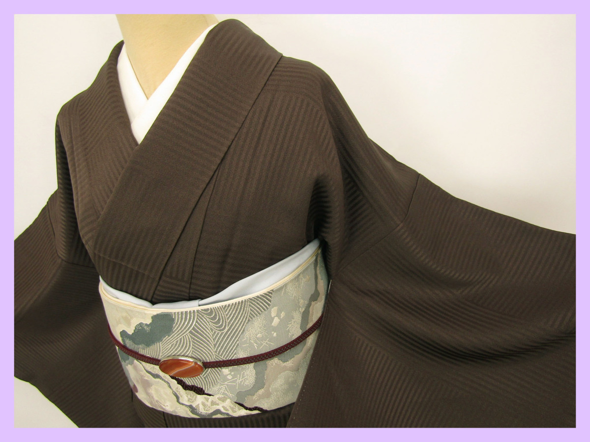 ◇衣紋屋◇6901 ♪モードな色無地着物 一つ紋付き ちりめん地 縞地紋 