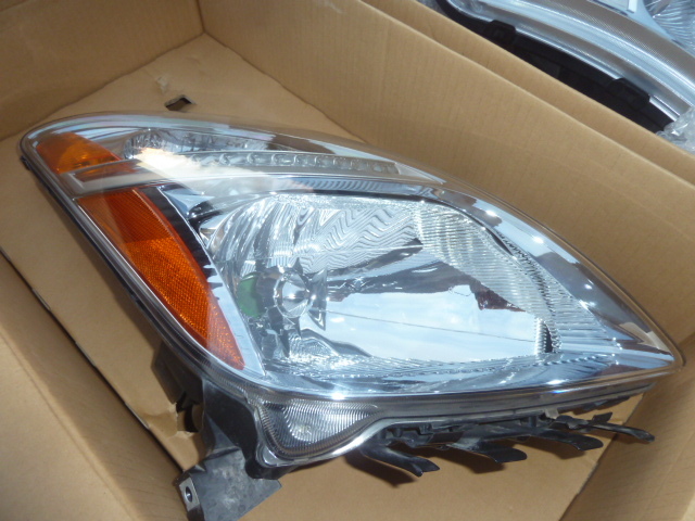 ミライース LA300S 後期 ヘッドライト 左 ハロゲン 100-51090 中古品