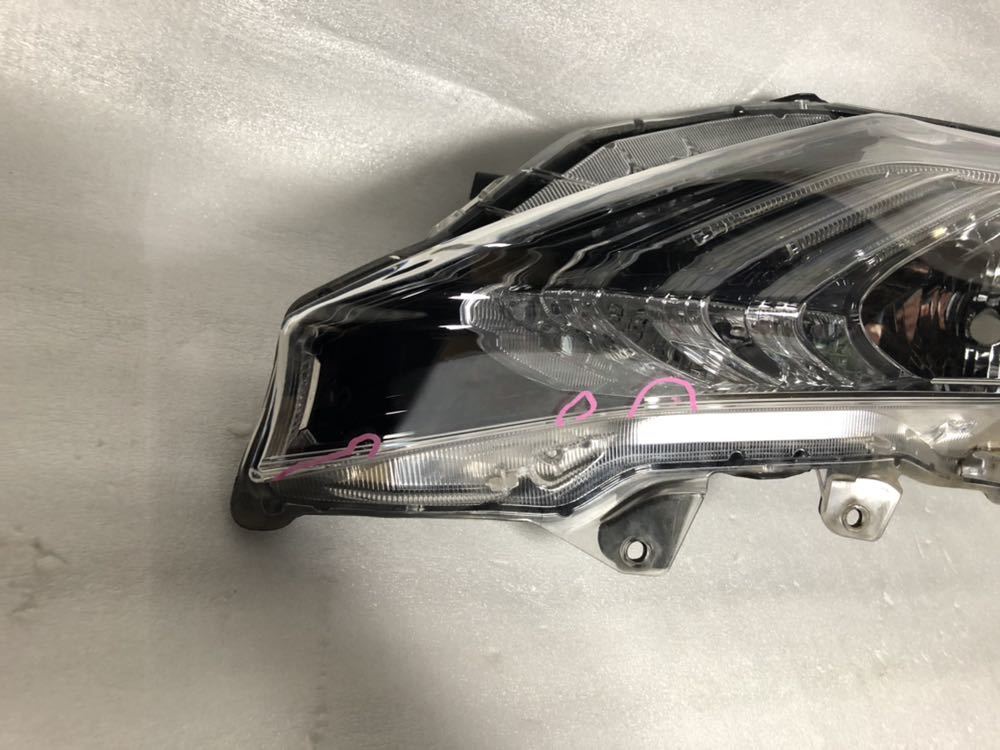 1914 ハリアー ZSU60W 左ヘッドライト LED 81070-48890 KOITO 48-147