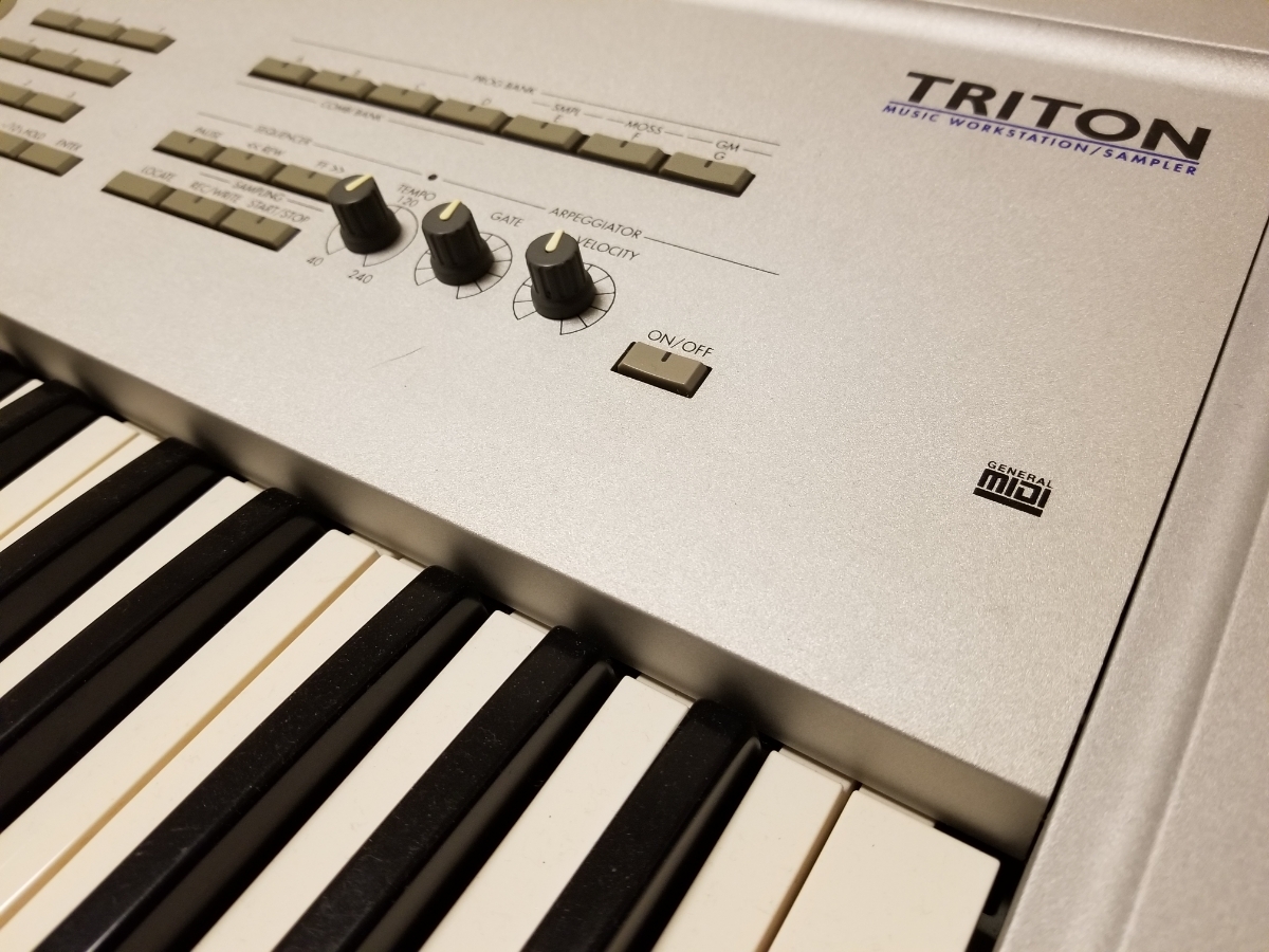 コルグ KORG TRITON ワークステーション/サンプラー シンセサイザー 61