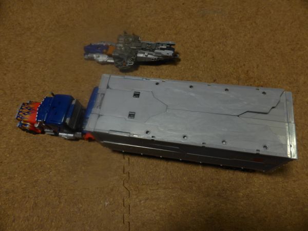 トランスフォーマー ダークサイド・ムーン　アルティメットオプティマスプライム