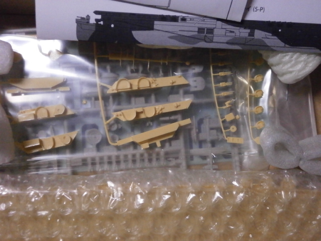 超レア コレクション放出 1/700 ピットロード製 アメリカ海軍 護衛航空母艦 CVE-105 コメンスメント・ベイ ポリウレタン製キット