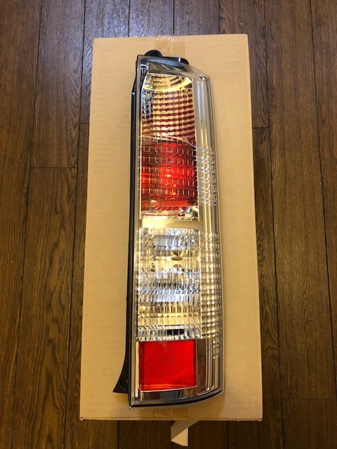 新品　DA64W　エブリィ　純正　テールランプ右　35650-68Ｈ30