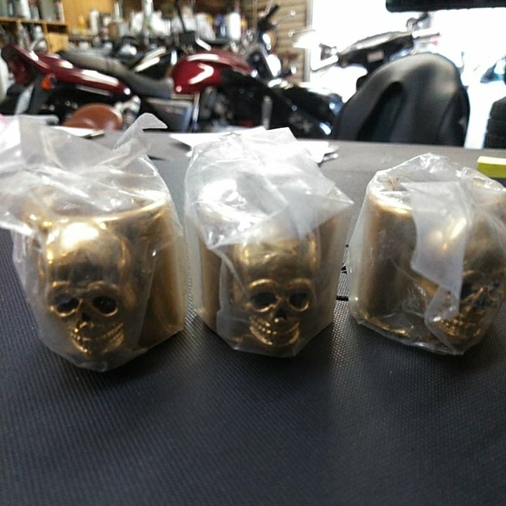 送料込み　新品　未開封　4個セット　レア？　プッシュロッドカバー　スカル　骸骨　ブラス