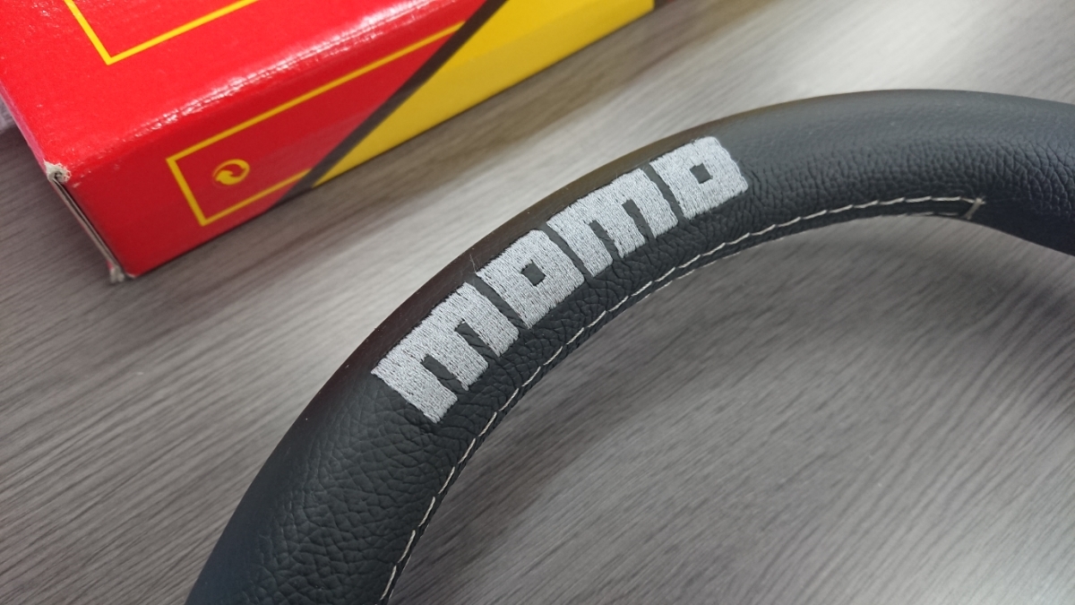 momo V6 ステアリング 348mm Z12ボス付き momo V6 ステアリング 348mm