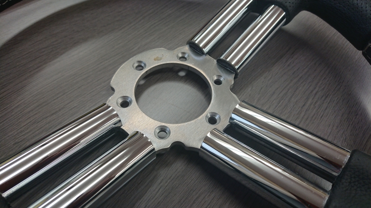 momo V6 ステアリング 348mm Z12ボス付き momo V6 ステアリング 348mm