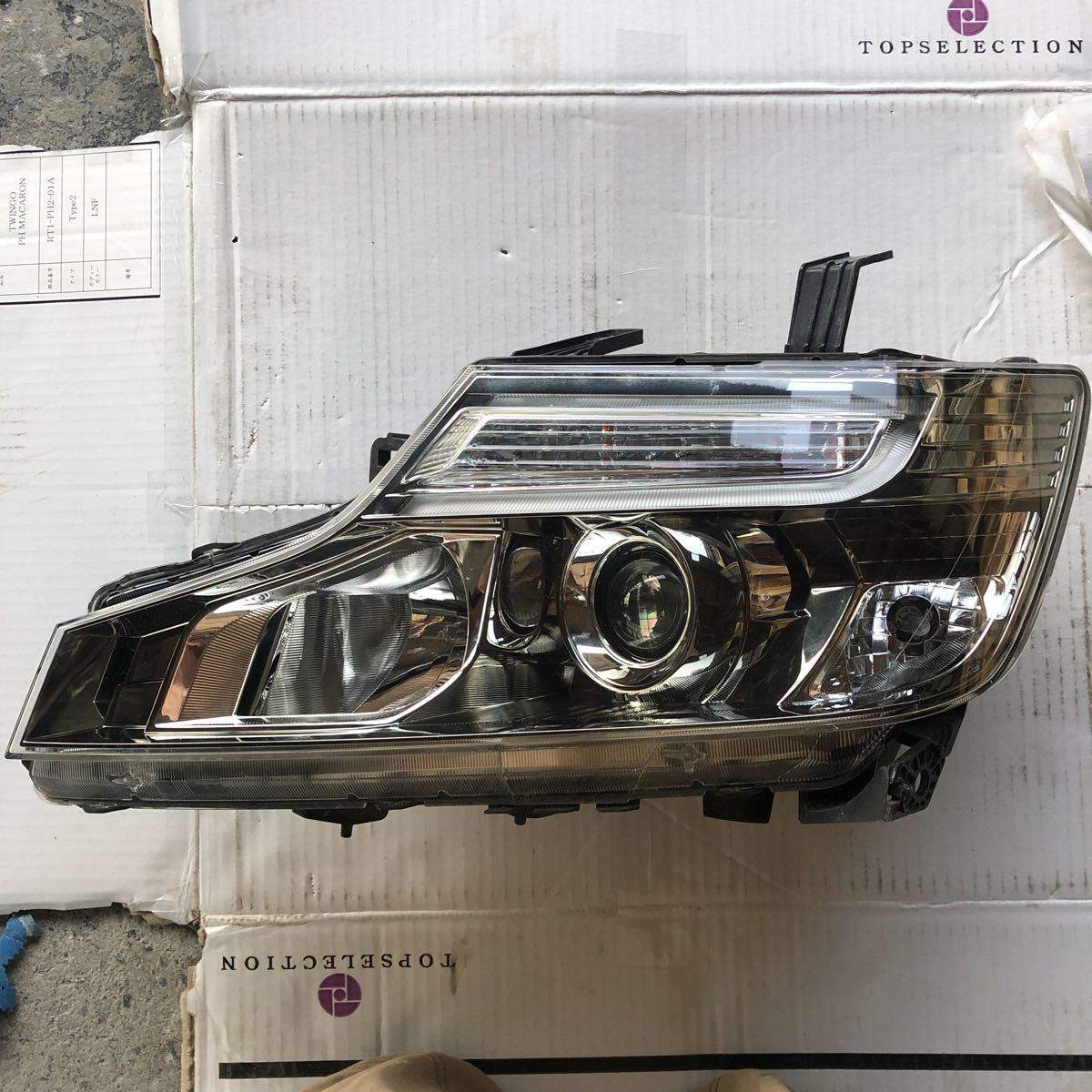 ステップワゴン スパーダ RK 左 ヘッドライト ユニット HID 100-62075 