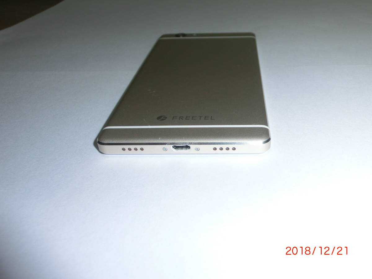 FREETEL麗　シャンパンゴールド_5