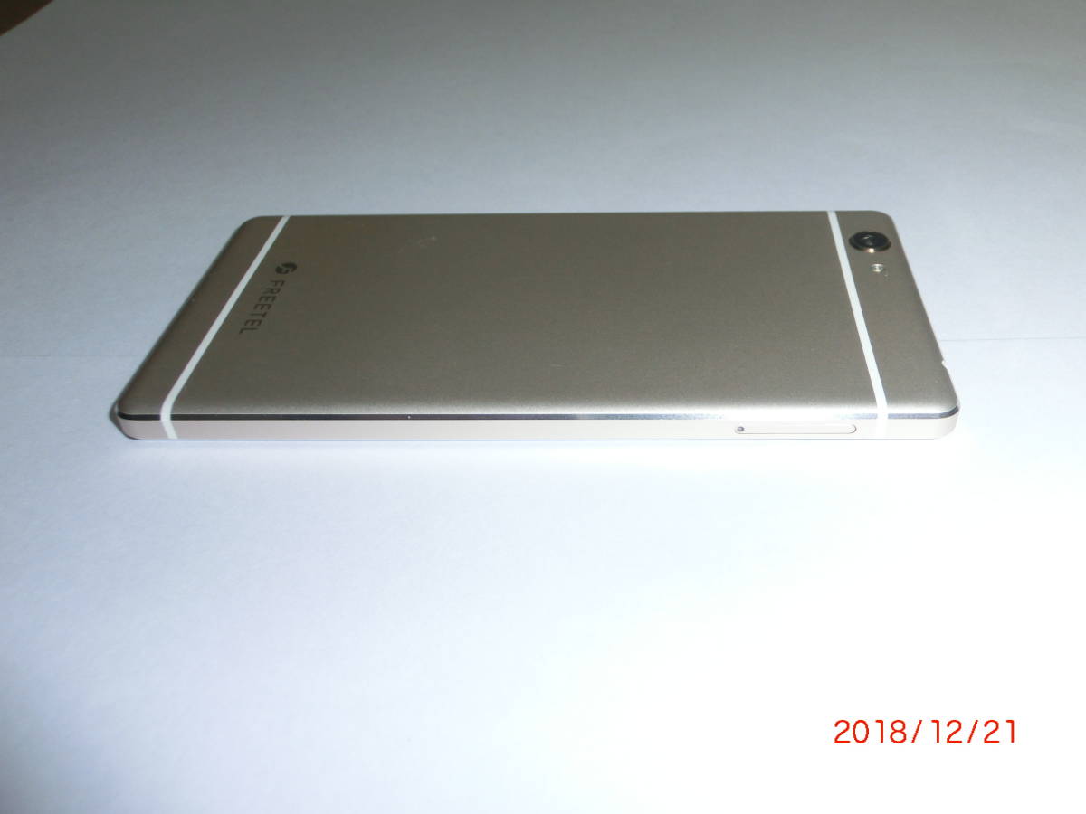 FREETEL麗　シャンパンゴールド_8